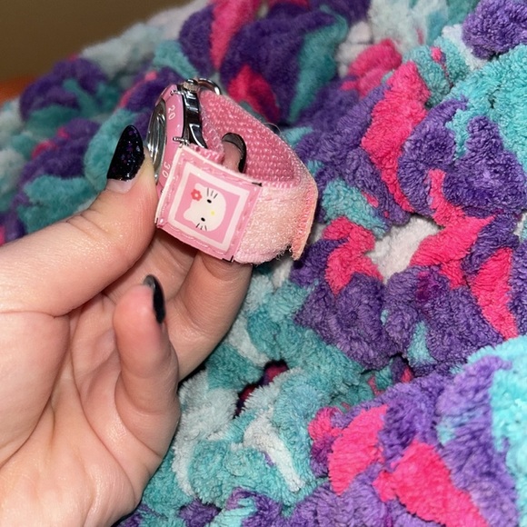 STAINLESS STEEL HELLO KITTY VINTAGE WATCH - Picture 3 of 5